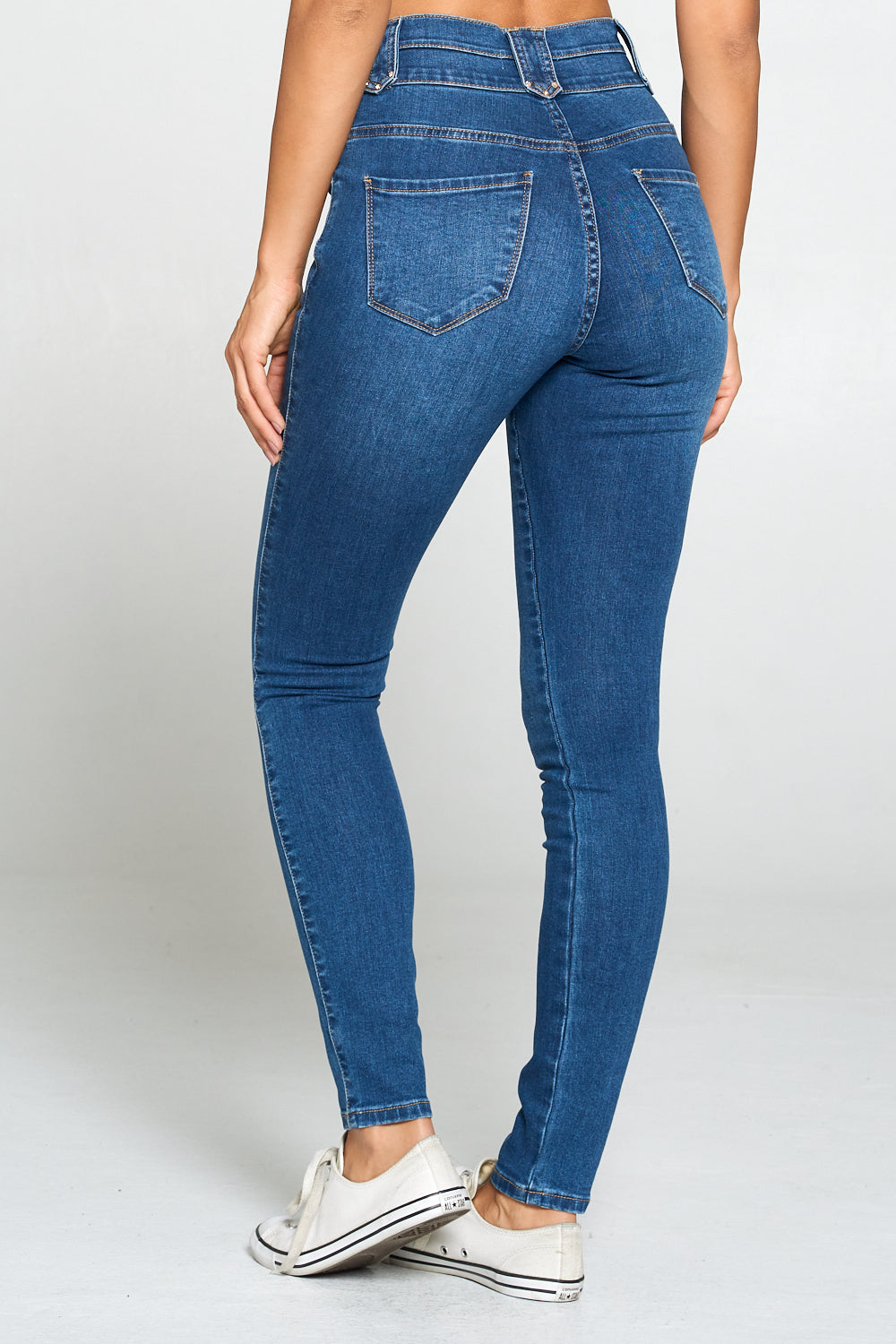 WH3704 Medium